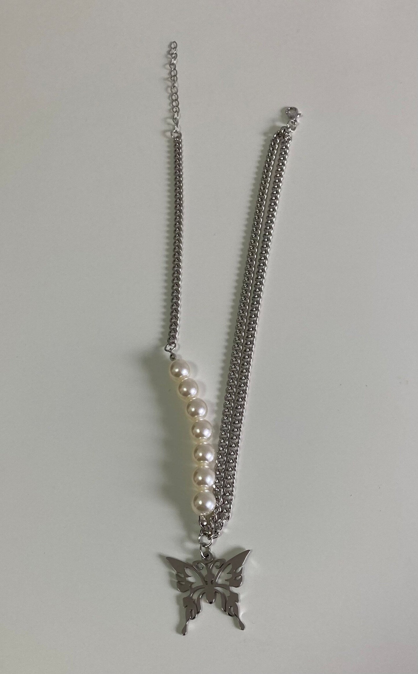 Perlenkette mit Schmetterlingsanhänger