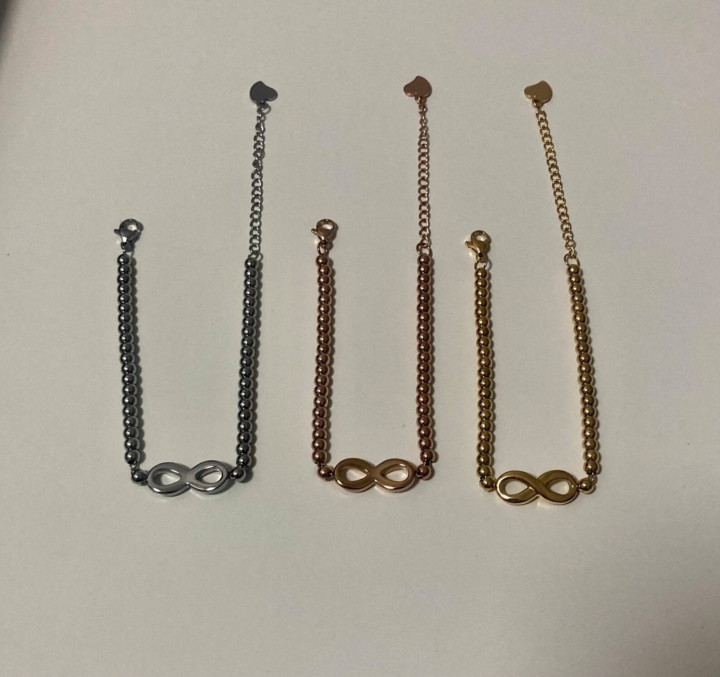 Armband mit Unendlichkeitszeichen