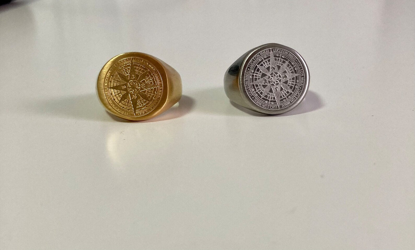 Ring mit Kompass