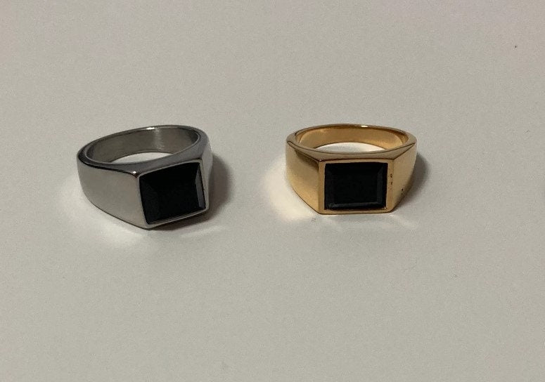 Ring mit schwarzem Siegel
