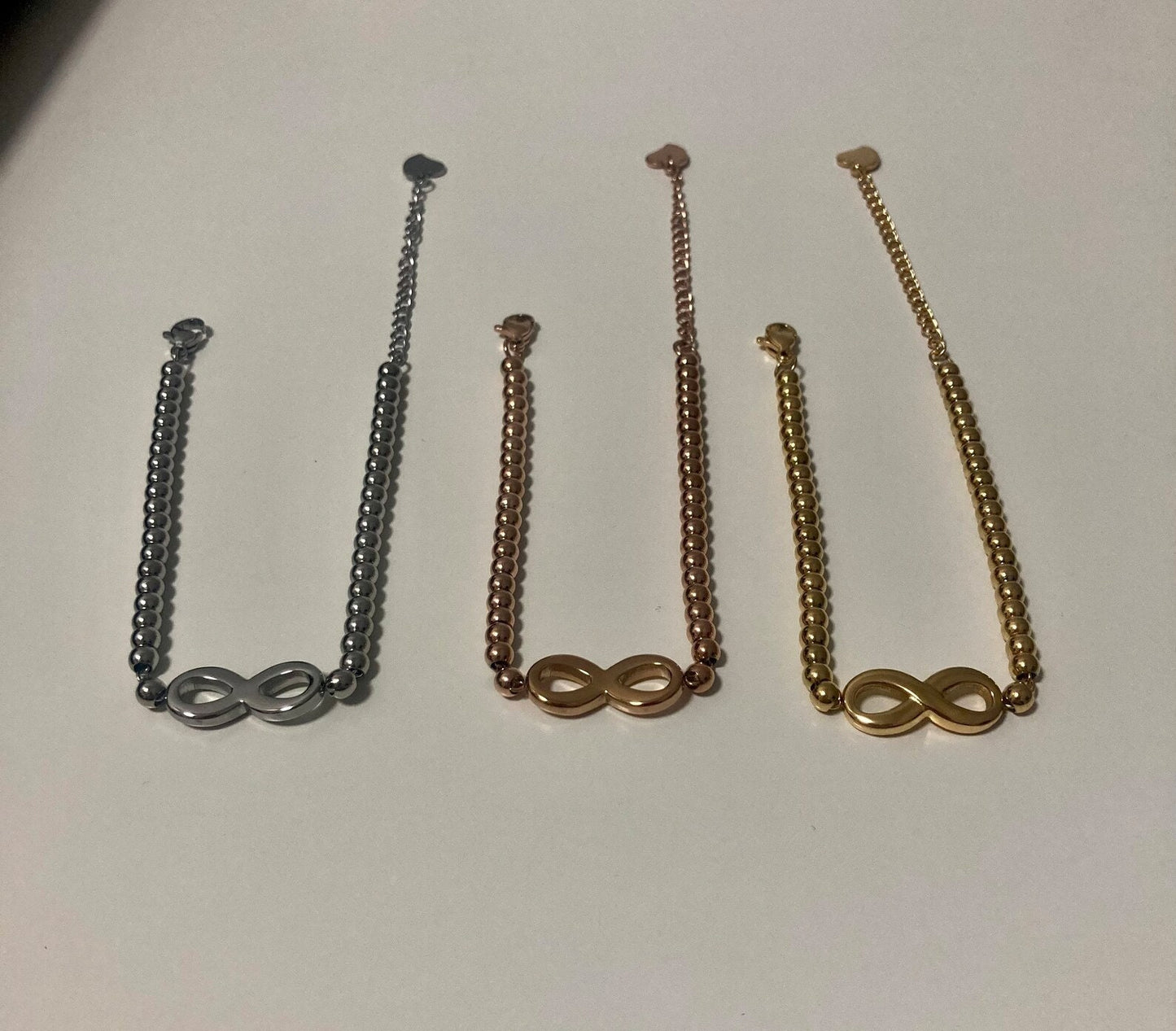 Armband mit Unendlichkeitszeichen