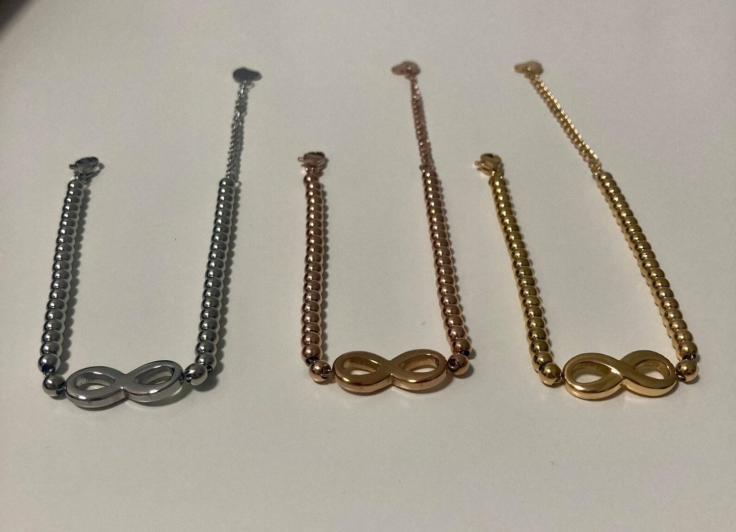 Armband mit Unendlichkeitszeichen