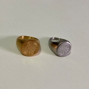 Ring mit Kompass