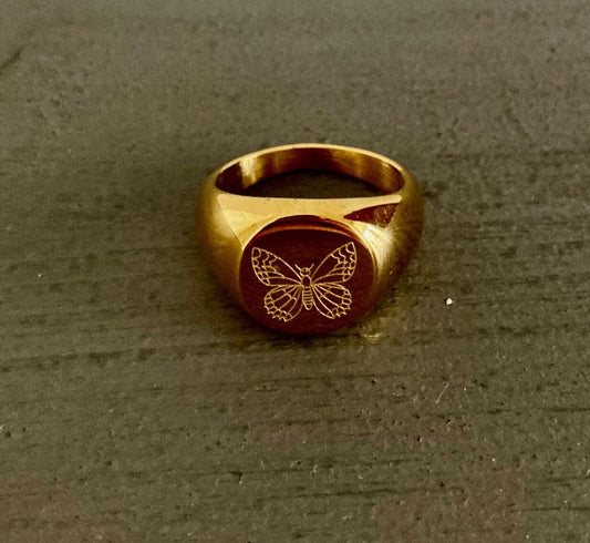 Ring mit Schmetterling