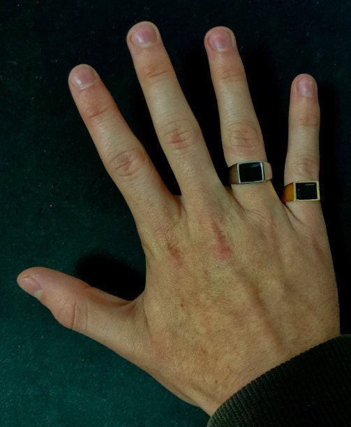 Ring mit schwarzem Siegel